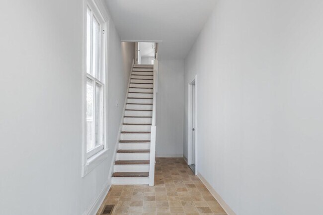 Building Photo - Great Apartment in Church Hill for Rent!