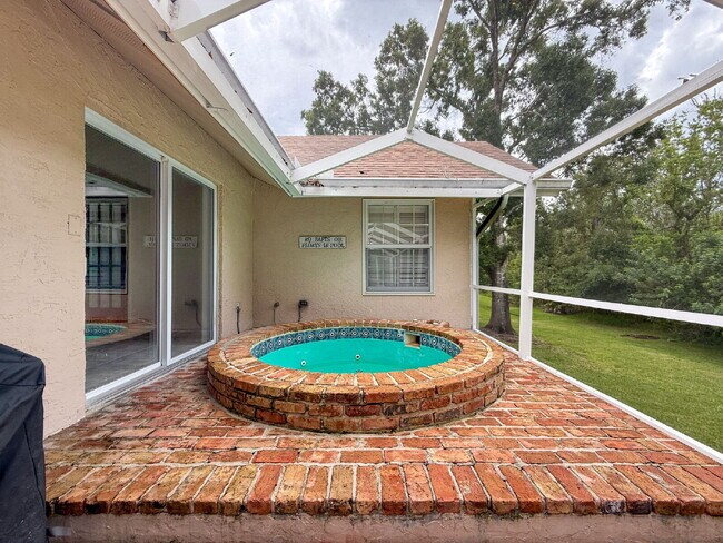 Building Photo - "Spacious 4-Bedroom Oasis in Tarpon Springs – 3,259 Sq Ft of Comfort and Style!"
