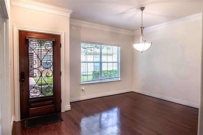 Building Photo - 3423 Clearview Cir