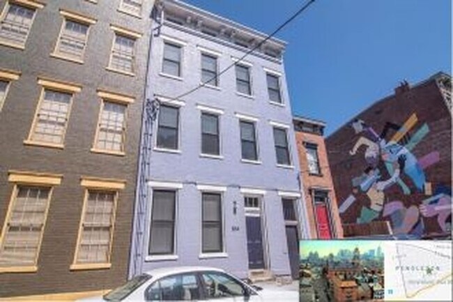Building Photo - 514 E 12th St