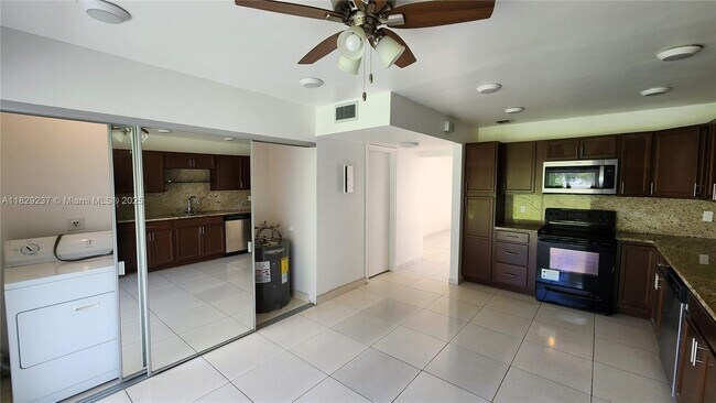 Foto del edificio - 5060 Elmhurst Rd