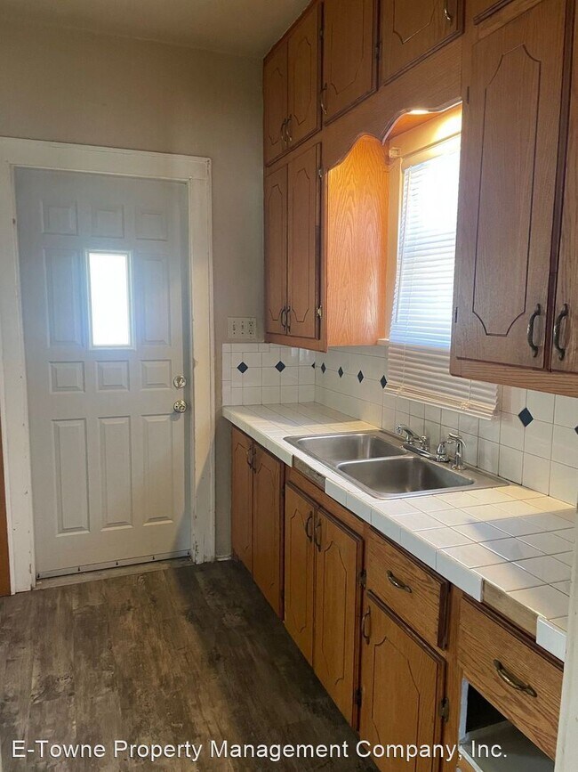 Foto del edificio - 2 br, 1 bath House - 216 N Madison