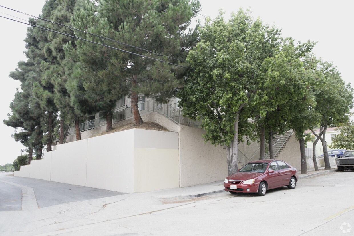 Primary Photo - 735 W 2nd St