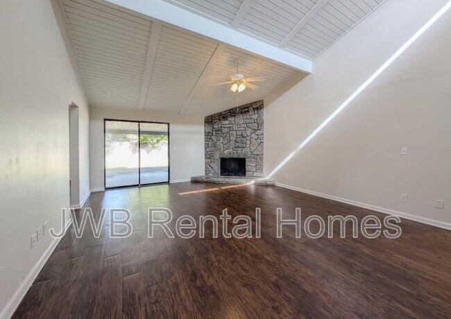 Foto del edificio - 8374 Coralberry Ln