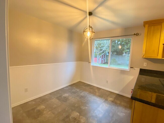 Building Photo - Kirkland Home