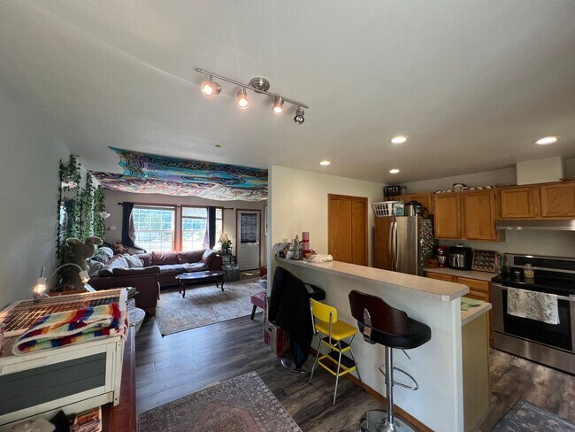 Foto del edificio - 3 Bed 1.5 half bath House Close to WWU and...