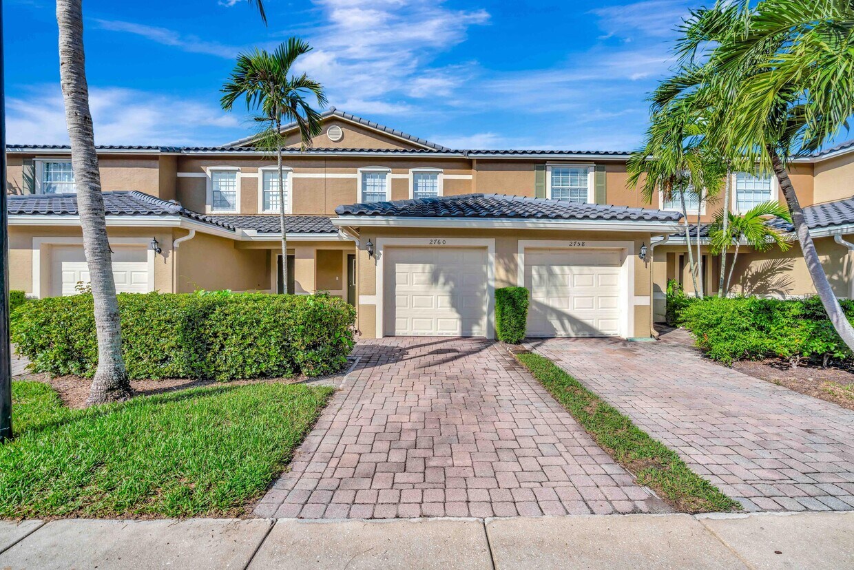 Foto principal - 2760 SE Birmingham Dr