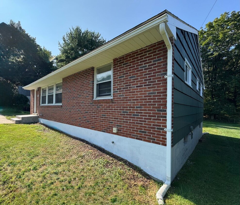 Foto principal - Quiet Ranch 3 bedroom home in Emmaus