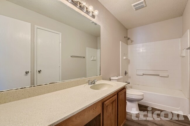 Foto del edificio - 4877 Trail Hollow Dr