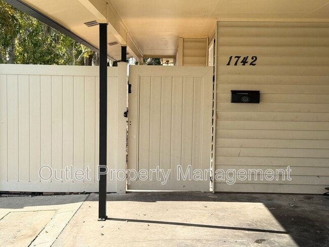 Foto del edificio - 1742 Potomac Ct