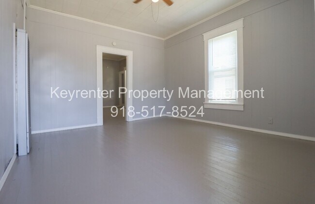 Foto del edificio - E 4th Street Duplex