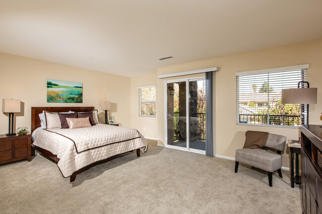 Foto del edificio - Corona Pointe Townhomes