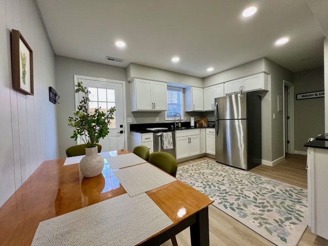 Photo - 404 NW D St Townhome