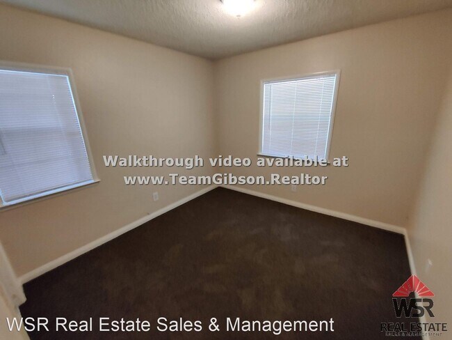 Building Photo - 3 br, 2 bath House - 325 E 12th St