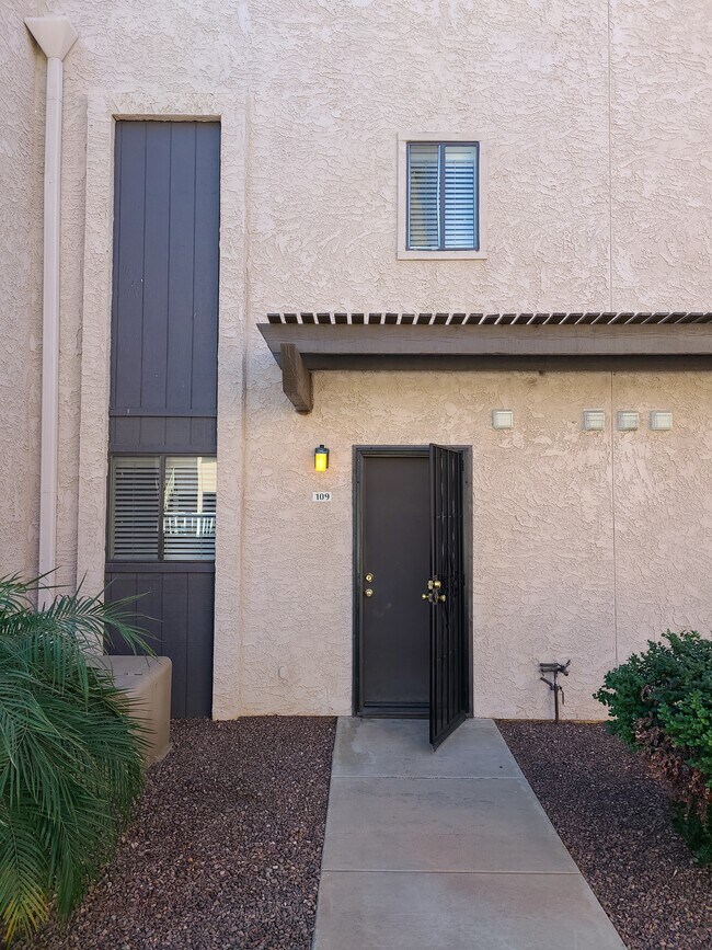 Building Photo - 886 W Galveston St