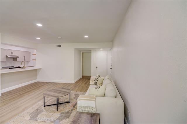 Building Photo - 4944 Amesbury Dr
