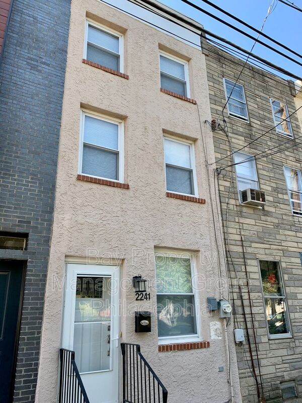 Foto principal - 2241 Tulip St