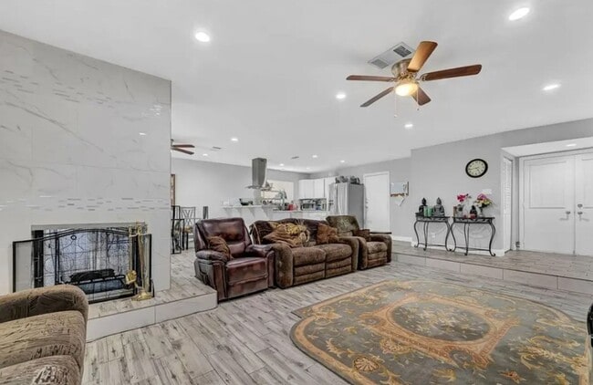 Foto del edificio - Beautifully renovated single-story home fe...