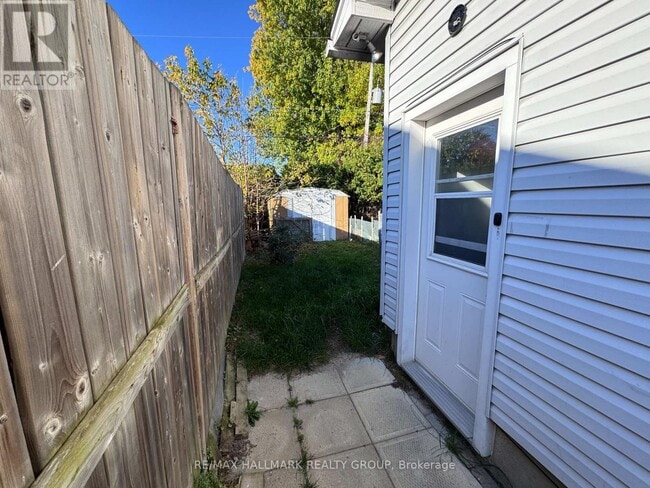 Photo du bâtiment - 820B Willow Ave