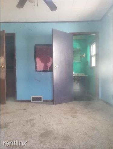 Building Photo - 2 br, 1 bath House - 10 Elm Street