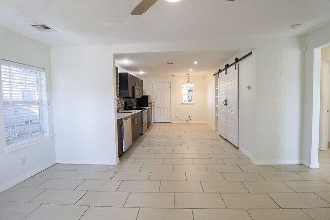 Foto del edificio - 2 Bed | 1 Bath in Midtown Tulsa!