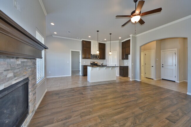 Building Photo - 625 Foss Dr