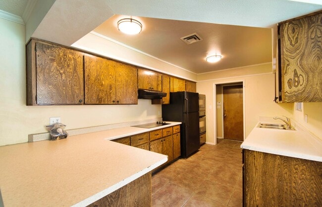 Foto del edificio - Charming 5-Bedroom Pool Home in Prime Tempe Location