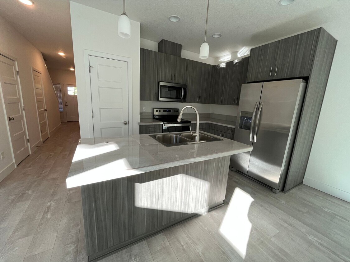 Foto principal - 1546 E 3rd St