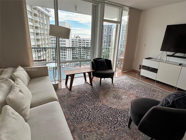 Foto del edificio - 1408 Brickell Bay Dr