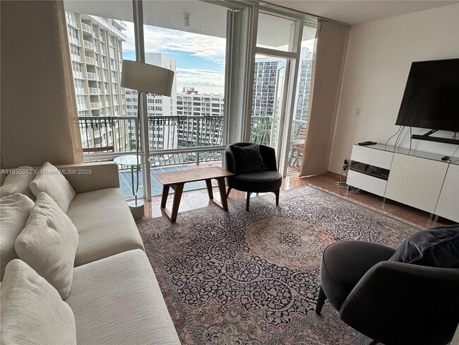Building Photo - 1408 Brickell Bay Dr