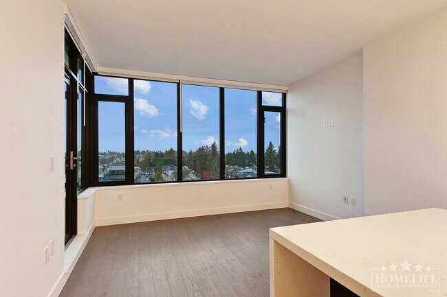 Photo du bâtiment - 1 - Bed + 1 - Bath + 1 Den Condo for Rent ...
