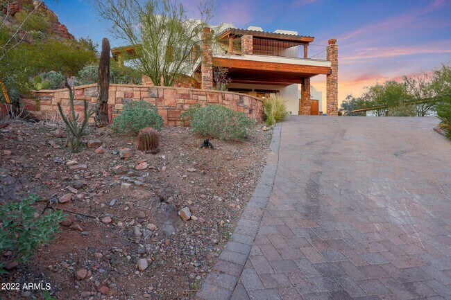 Foto del edificio - 1402 E Cortez St