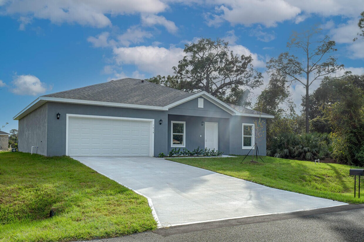 Primary Photo - 1193 Altamira St NW
