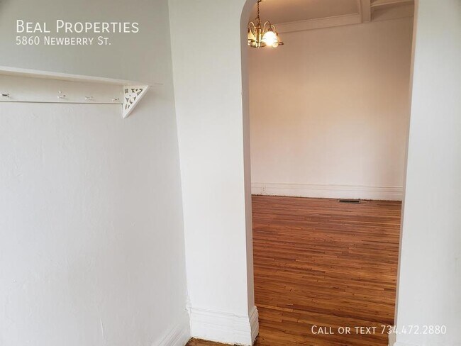 Foto del edificio - 5860 Newberry St