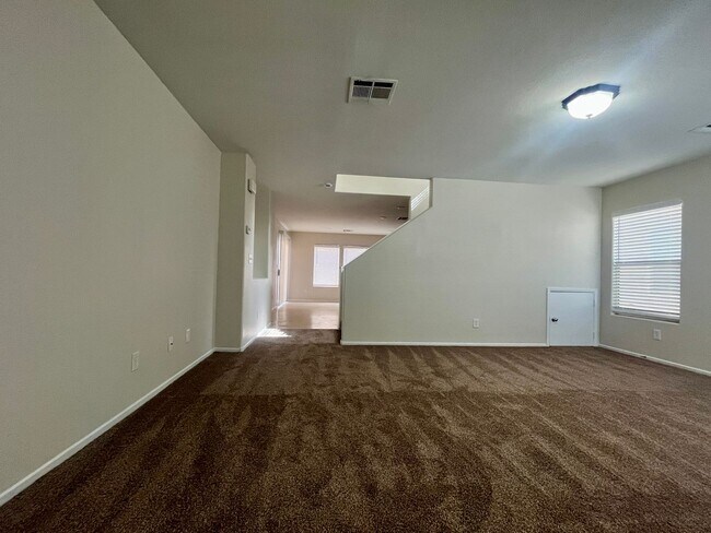 Foto del edificio - 4 bedroom house in Huntington Village