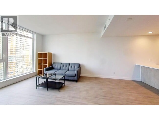 Building Photo - 23xx 6398 SLIVER AVENUE