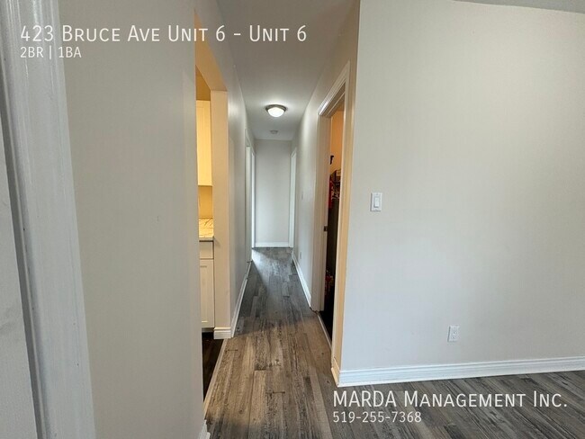 Photo du bâtiment - SPACIOUS 2BED/1BATH UPDATED UNIT ON BRUCE + HYDRO & GAS!!