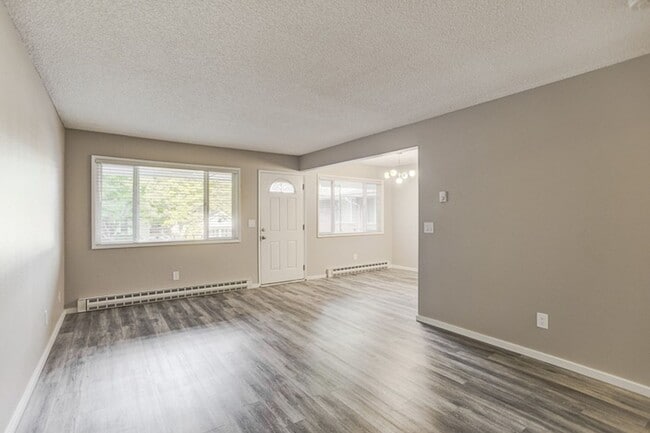 Building Photo - Off SE Belmont: Mid-Century 2Bdr w/ Parkin...