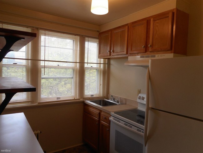 Foto del edificio - 3 br, 1 bath Duplex - 3 Bed ~ Hardwood floors