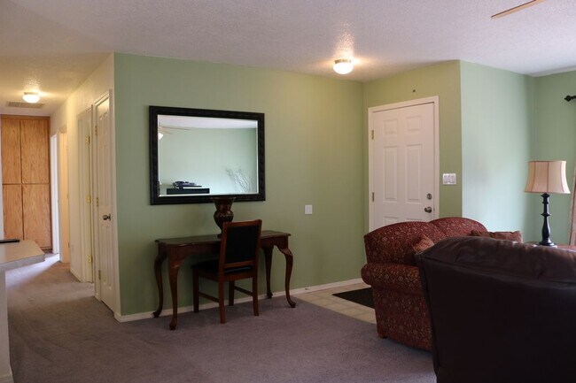 Building Photo - Fully Furnished House