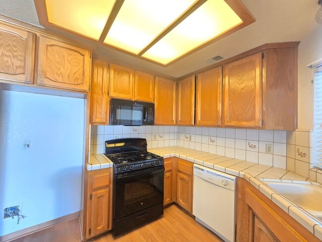 Foto del edificio - Beautiful 3-Bedroom Home with RV Parking & Spacious Backyard – Move-In Ready!