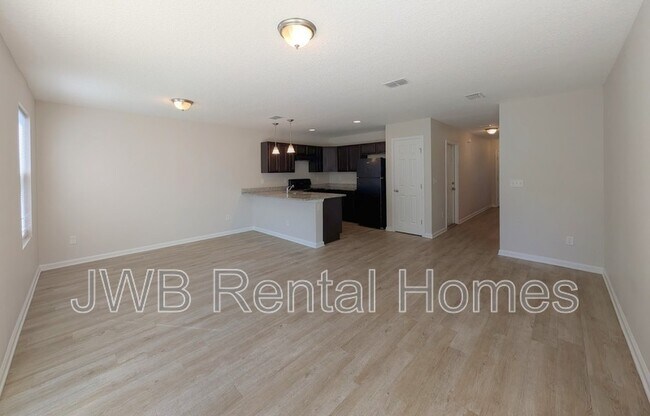 Building Photo - 665 Melba St