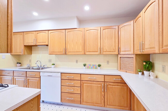 Foto del edificio - 2112 Acacia Park Dr