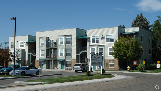 Building Photo - Gateway Crossing Apartments