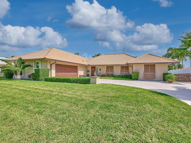 Primary Photo - 1090 Fairview Ln