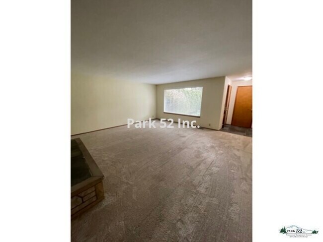 Building Photo - 109 Regents Blvd