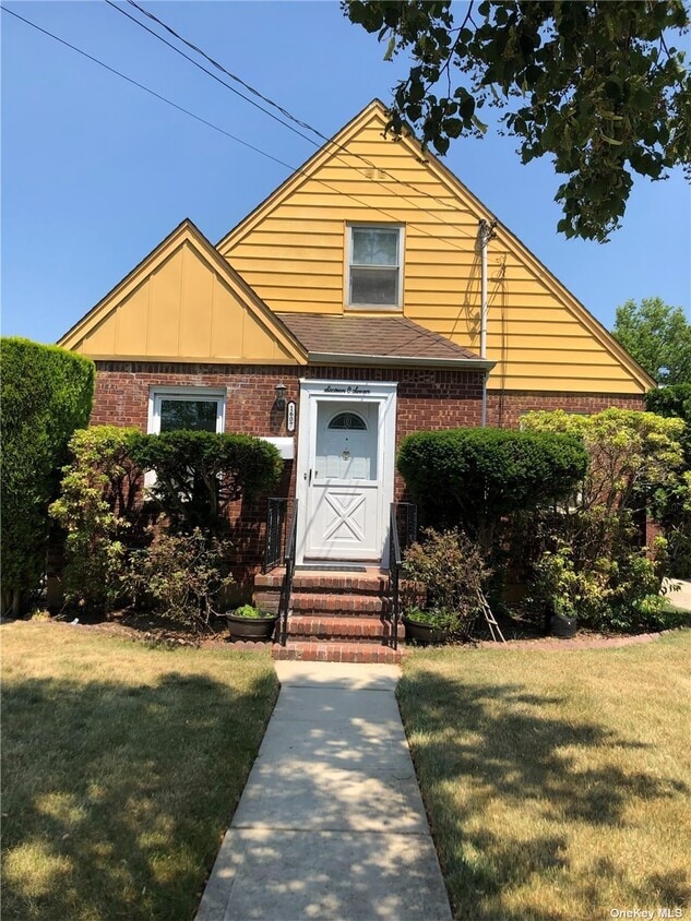 1607 Lincoln Ave, New Hyde Park, NY 11040 House Rental in New Hyde