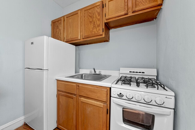 Building Photo - 4614 N Paulina St