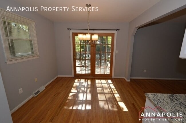 Building Photo - 556 Arundel Dr