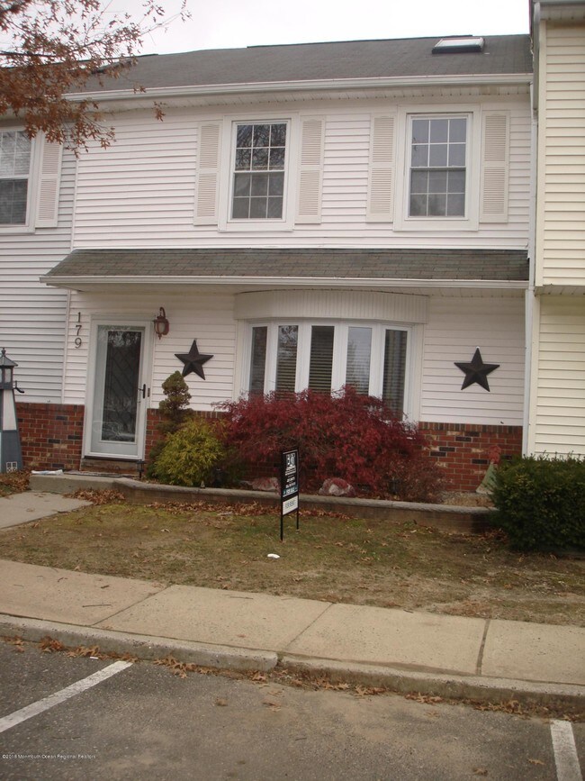 Building Photo - 179 Eva Ct